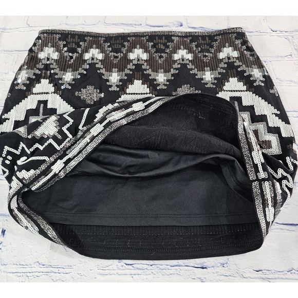 Express Sequin Aztec Printed Mini Skirt Black White WOMENS SIZE XS - Picture 9 of 9
